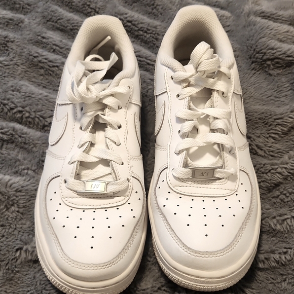 Nike Air Force 1 Low White‎ Sneaker 5y Or Womens 6.5-7 - Picture 1 of 5